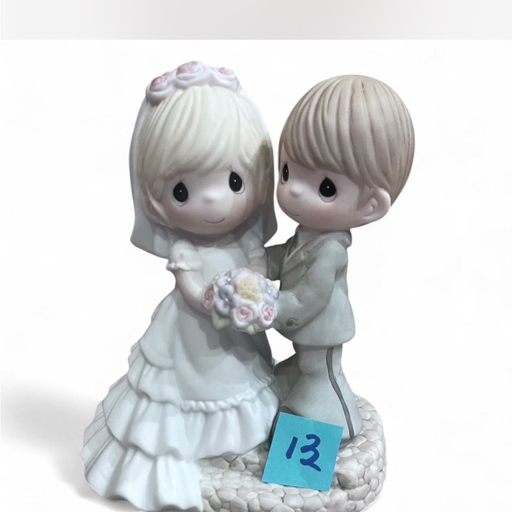 Vintage Precious Moments Figurine ‘Two Lives, one Love’ in excellent condition!